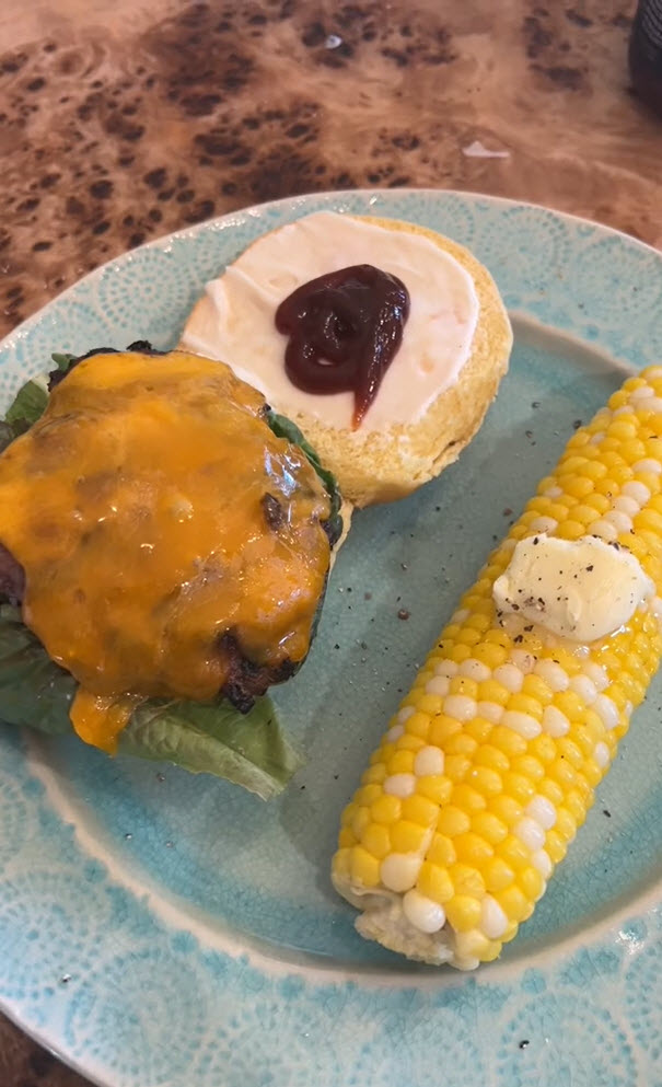 Hamburgers juteux célèbres avec un ingrédient secret