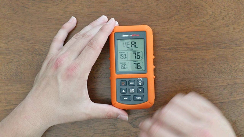how to change batteries of thermopro thermometer
